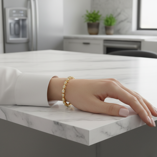 Elegance Drop Gold Bangle. #AJBR00005