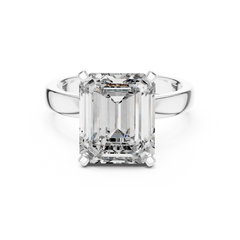 Grand Emerald Solitaire